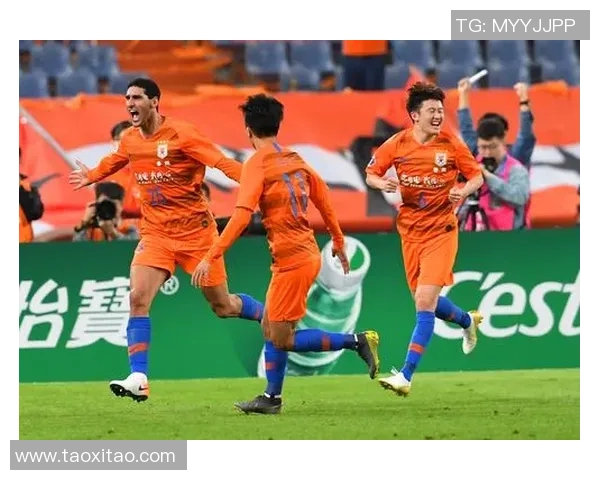 2017年鲁能与上港激战回顾:激情四溢的中超对决与精彩瞬间解析